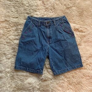 Vintage Mom Shorts with Flower Embroidery
